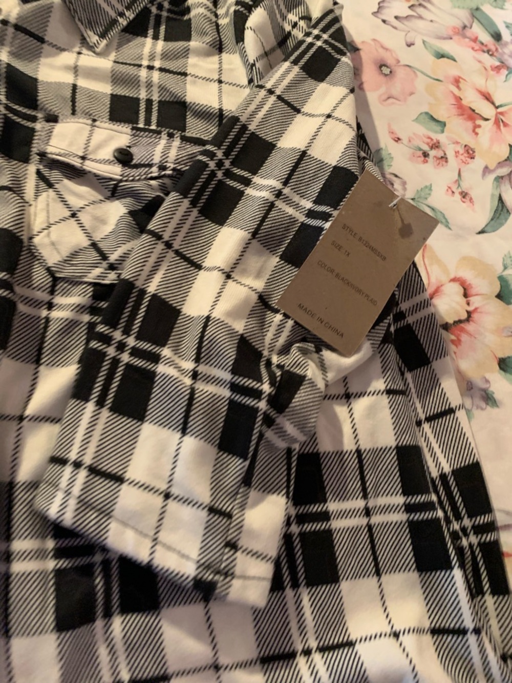 Eden & Olivia Black and White Plaid Long Sleeve top Size 1X - Picture 3 of 9